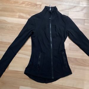 Lululemon woman's jacket in black good condition